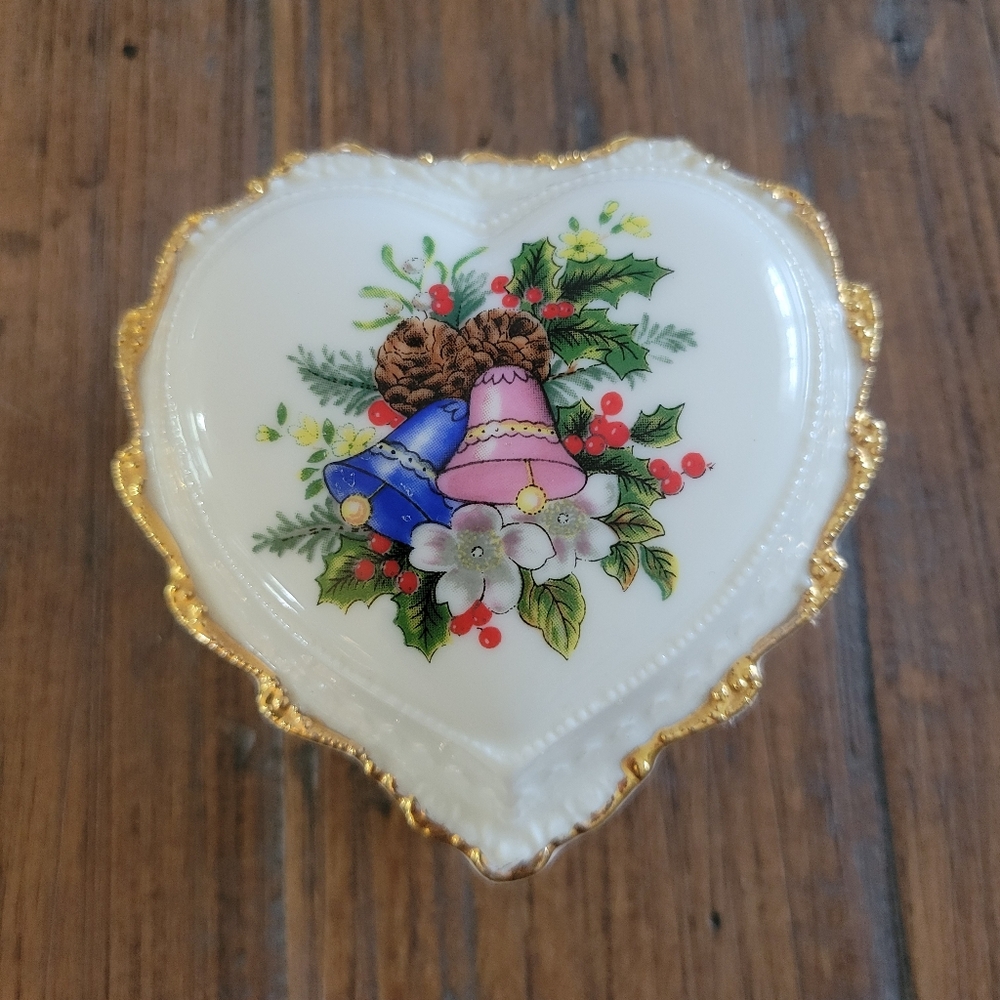 Vintage Heritage House "Melodies of Christmas" Porcelain Trinket Box